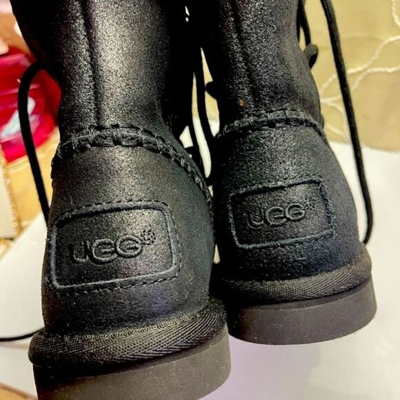 UGG boots, size 2‎ - Picture 1 of 15